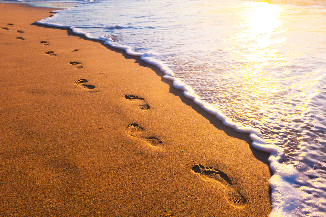 beach footprints