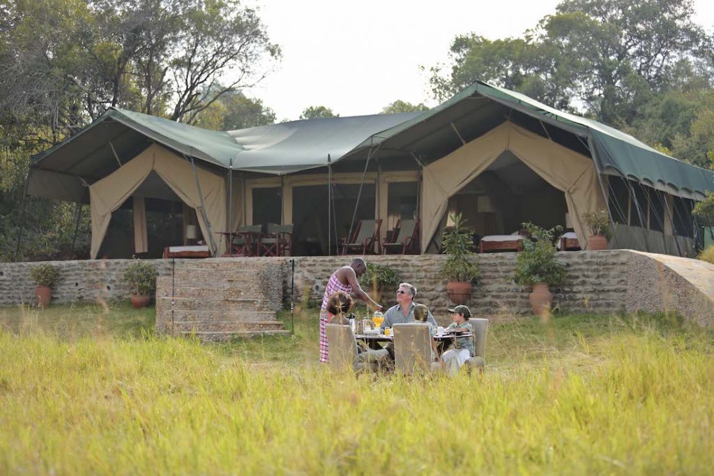 family dining at Kicheche Bush Camp